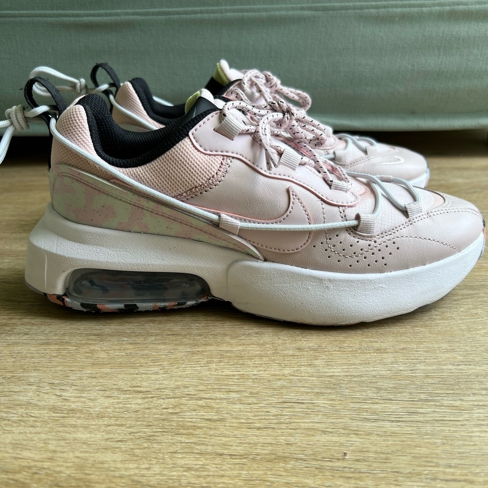 Nike Women's Pink Sneakers